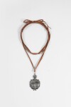 Collar cordón escudo plateado