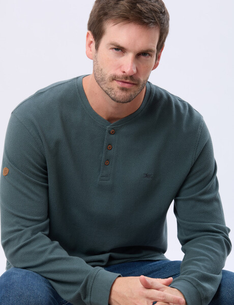 REMERA ALGODÓN CON BOTONES VERDE