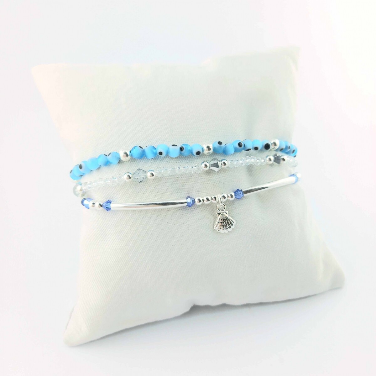 Pulsera triple con cuentas de acrílico y plata 925. 