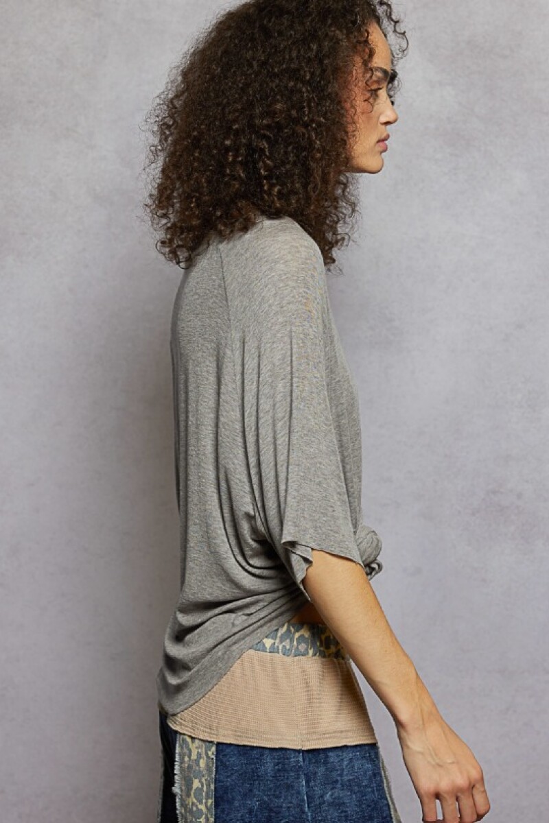 REMERA Gris