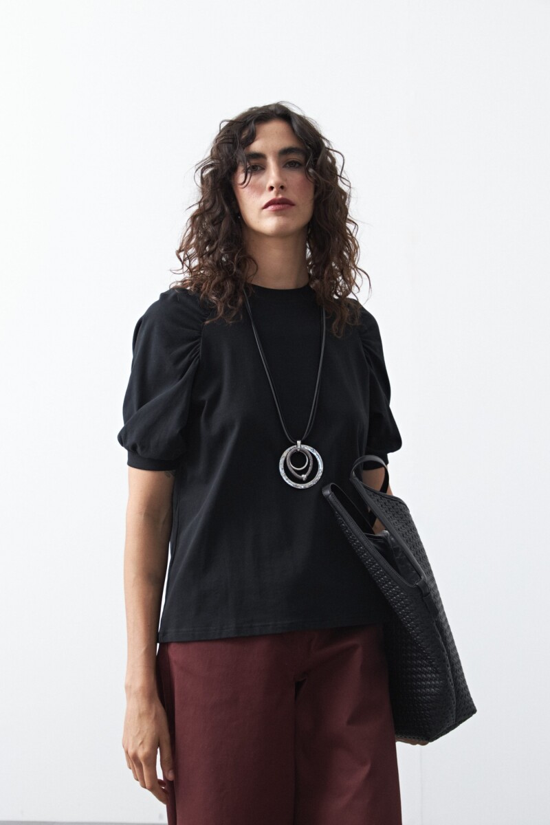 REMERA ORONJA Negro