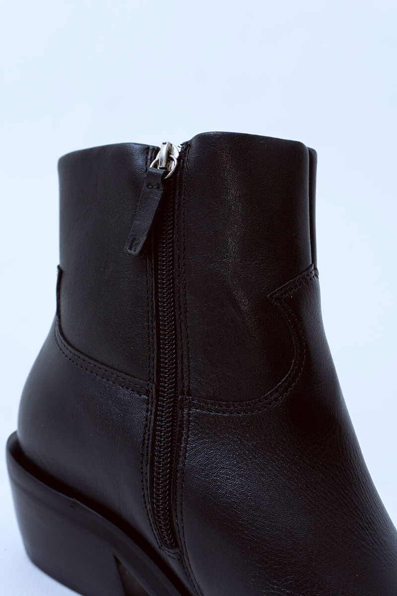 Isa Black