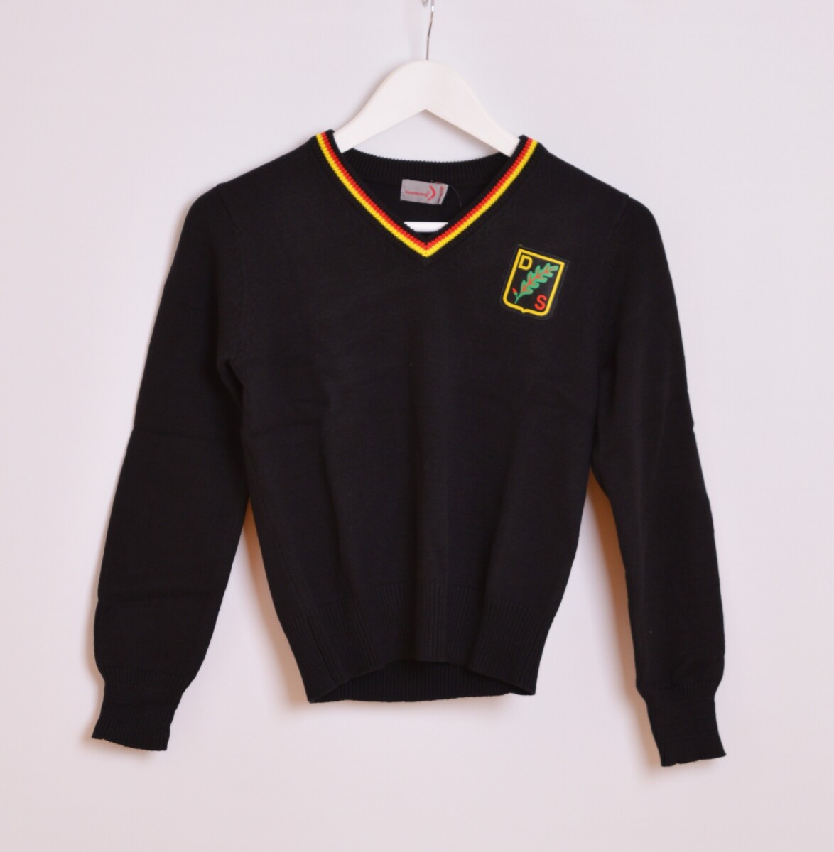 Sweater escote V Alemán - Negro 