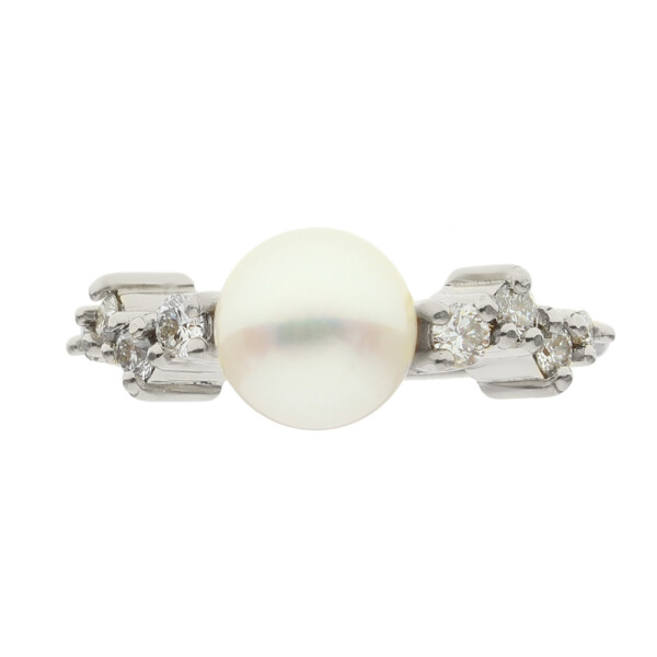 Anillo Malena de oro blanco 18k con perlas de cultivo y seis brillantes Anillo Malena de oro blanco 18k con perlas de cultivo y seis brillantes