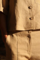 PANTALON CON NERVADURA Y BOLSILLO OJAL TRASERO Beige