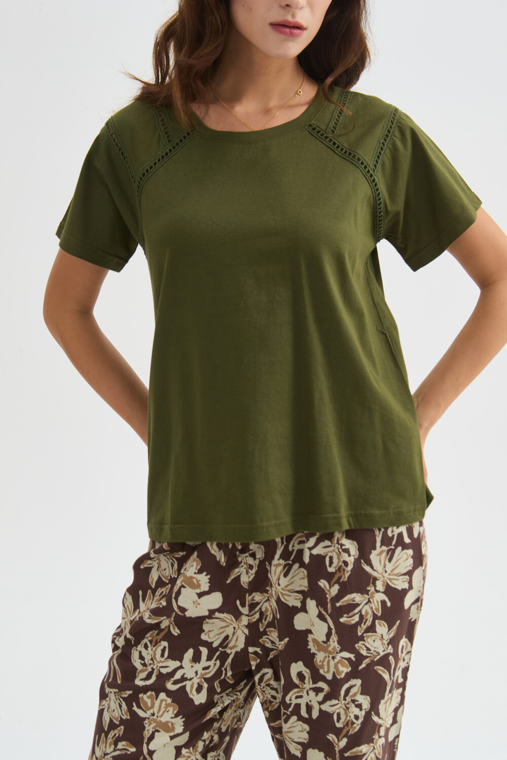 Remera Lugoj Verde Oliva Oscuro