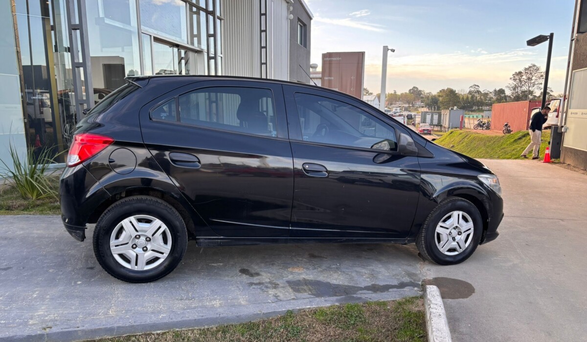 Chevrolet Onix Joy LT - 2018 Chevrolet Onix Joy LT - 2018