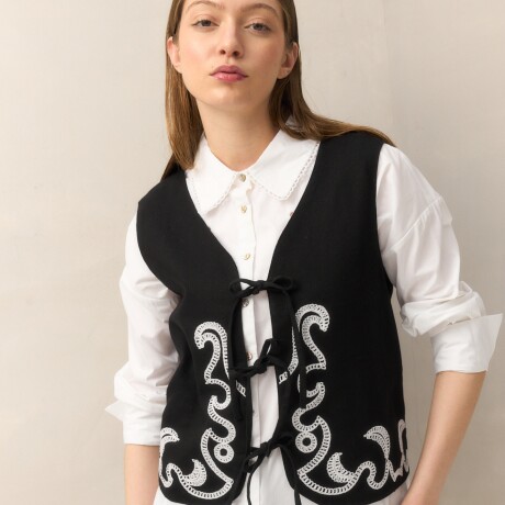 CHALECO BORDADITO Negro
