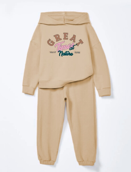 CONJUNTO INFANTIL CON ESTAMPA BEIGE
