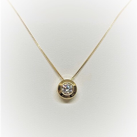 Cadena en Oro 10Kilates con Colgante Zirconia 45 cm Cadena en Oro 10Kilates con Colgante Zirconia 45 cm