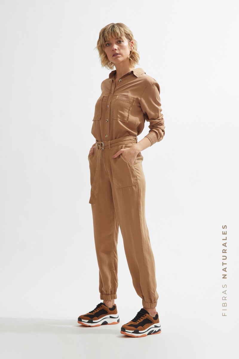 Pantalón de lyocell con cinto tostado