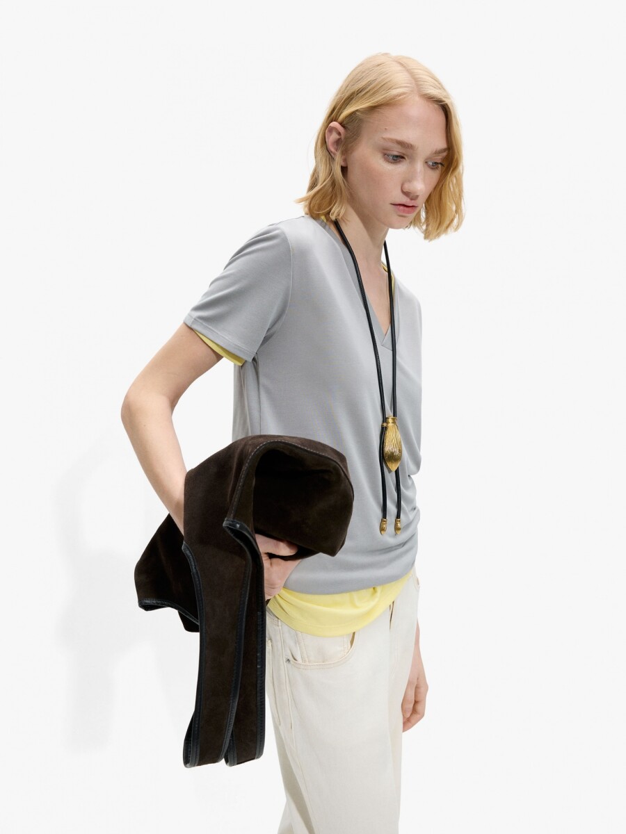 Camiseta Básica Cuello Pico gris