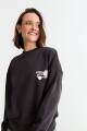 Sweatshirt con estampa en espalda GRIS OSCURO