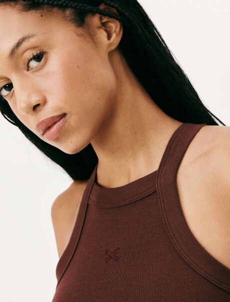 CAMISETA DE TIRANTES CON BORDADO BORDEAUX