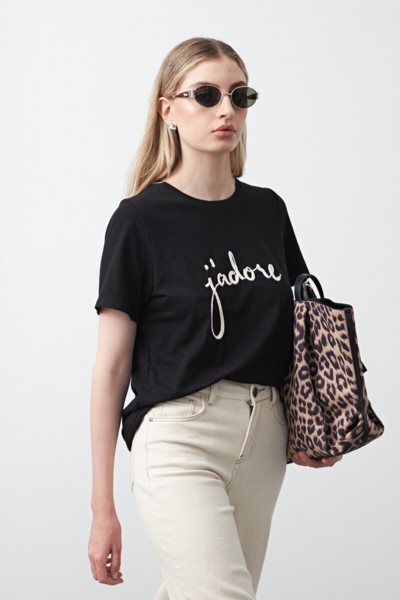 REMERA ADORE Negro