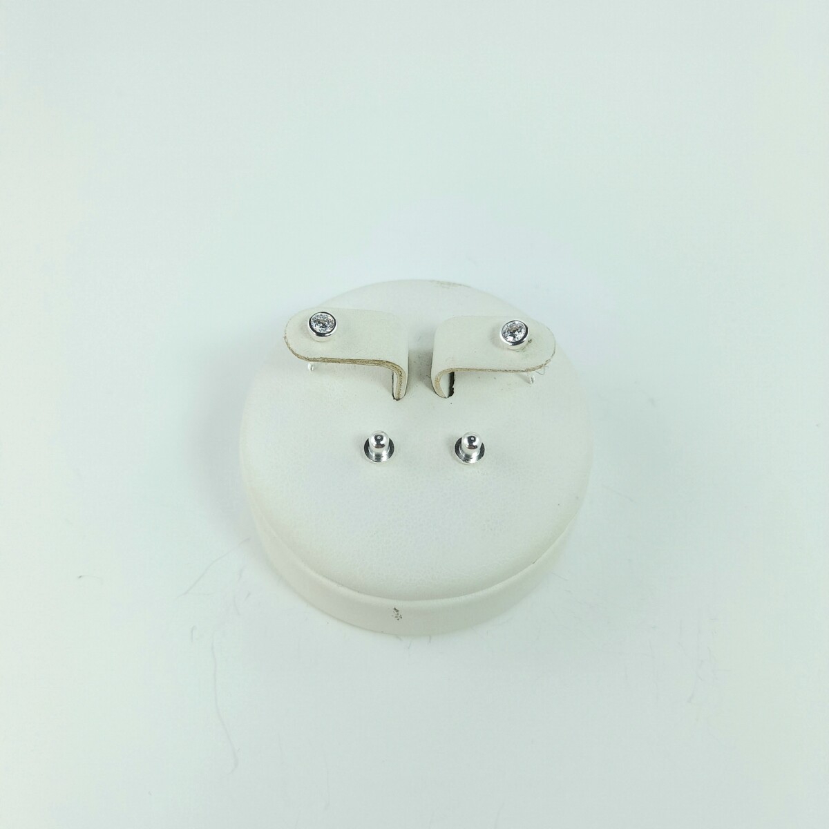 Caravanas Punto de luz con circonias. 