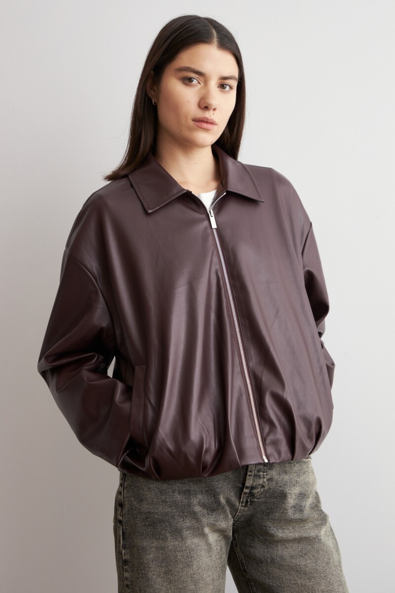Chaqueta bomber eco cuero ciruela
