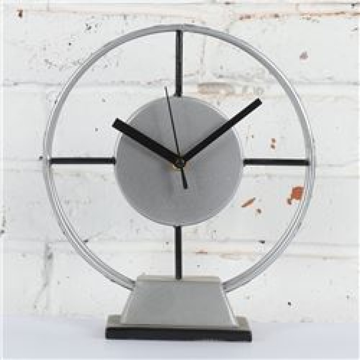 Reloj de Mesa en Hierro 20x23x8cm 