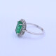 Anillo oro 14k esmeralda oval central y brillantes. Anillo oro 14k esmeralda oval central y brillantes.