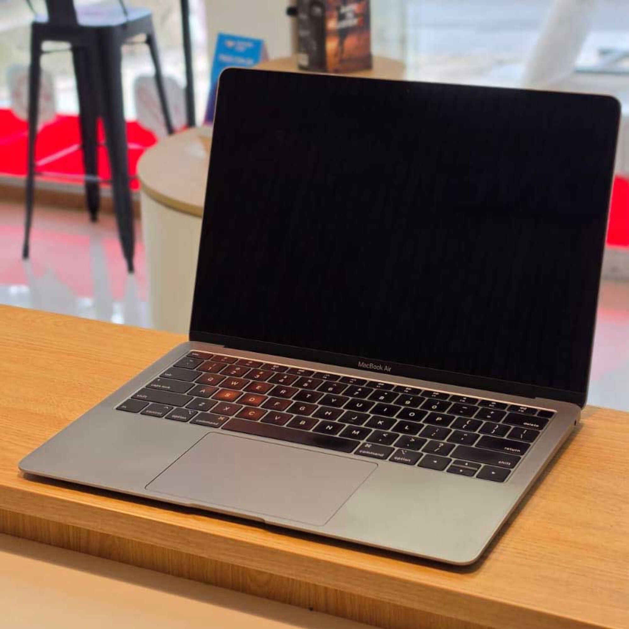 MacBook Air 13″ 2018 - 8GB RAM 128GB SSD — denuevo