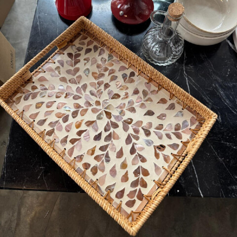 Bandeja de nacar y ratán L