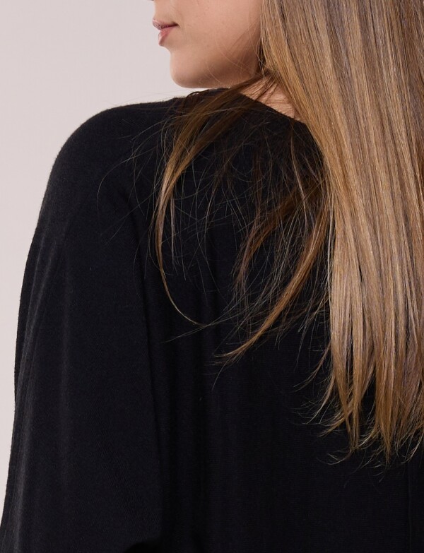 Buzo Tejido Fino Escote V Con Costura Central NEGRO
