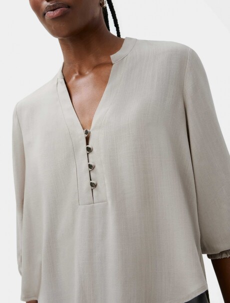 BLUSA ESCOTE V CON BOTONES GRIS