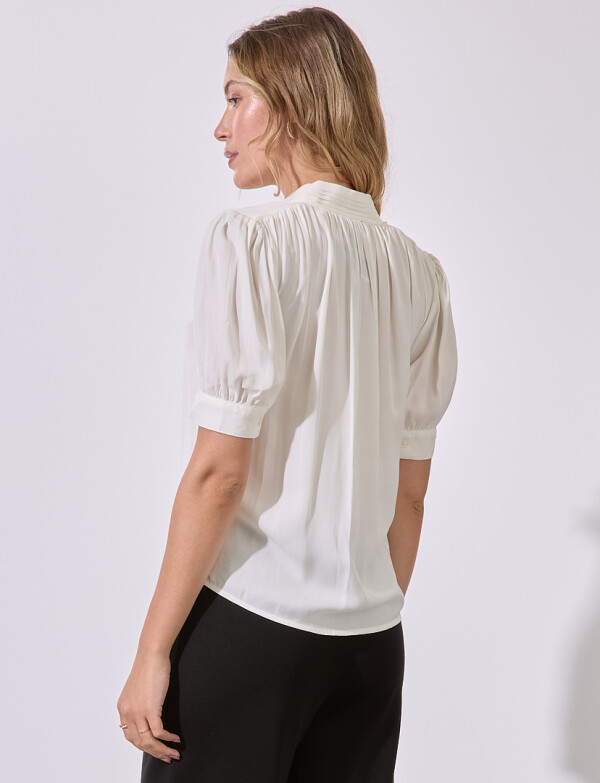 Blusa Saten Botones CRUDO