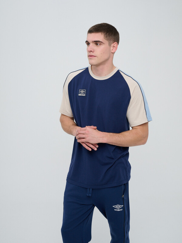 REMERA BORN Umbro Hombre 017