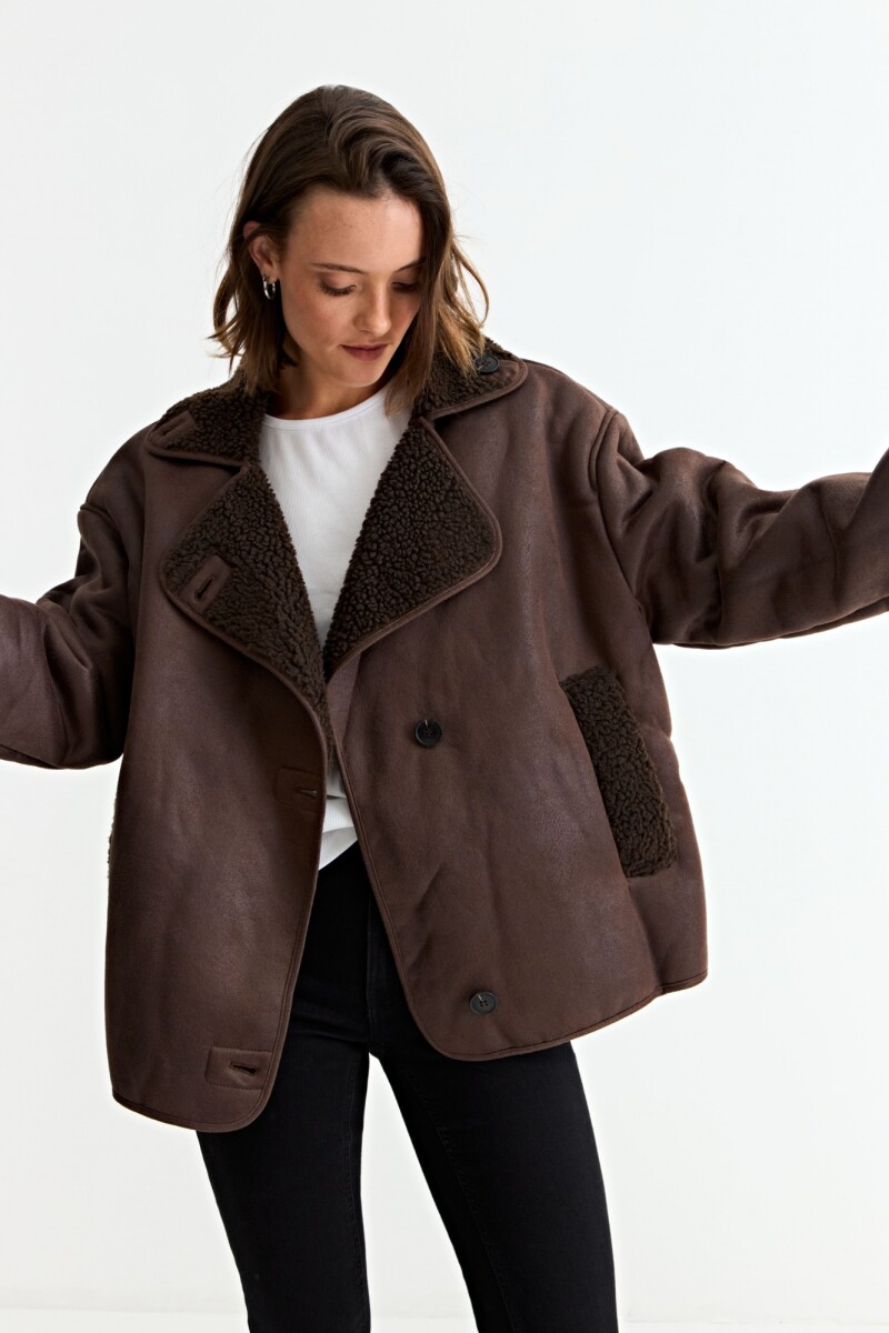 Chaqueta simil gamuza con forro de corderito CHOCOLATE