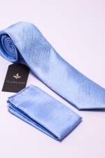 CORBATA CON PAÑUELO CELESTE
