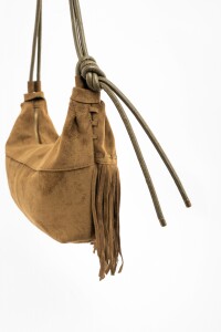 Cartera Gamuza Vegana Flecos Oliva