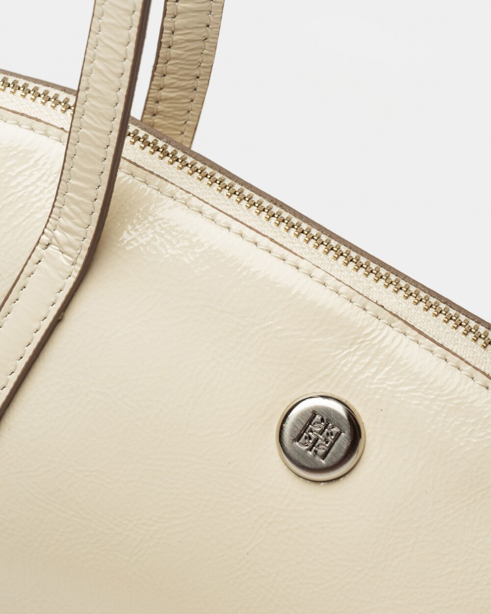 Cartera al hombro Bonnie en cuero charol Natural