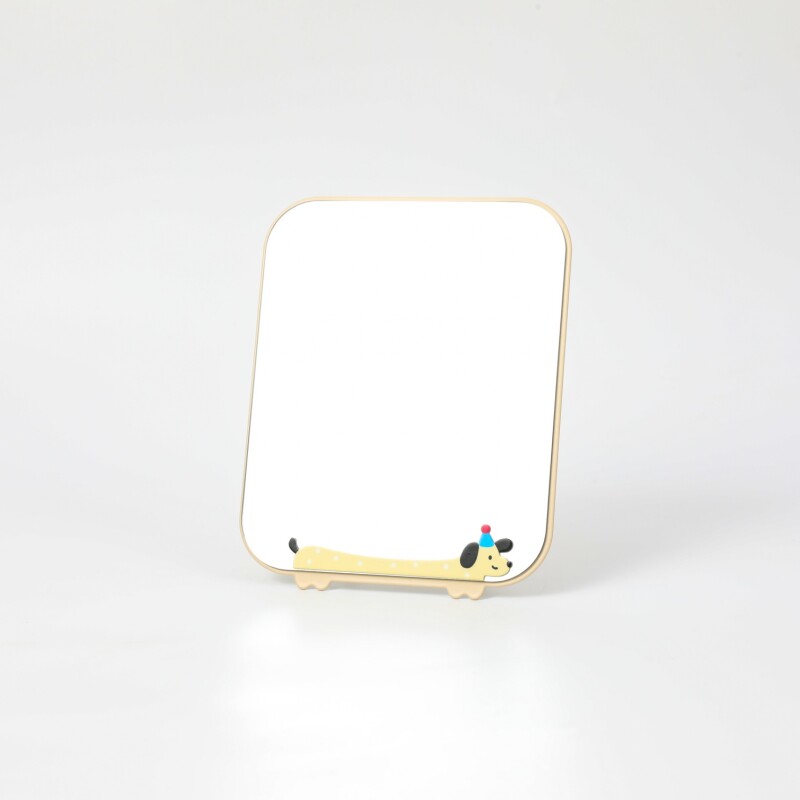 ESPEJO DE MAQUILLAJE CUADRADO MINIMALISTA (PERRO SALCHICHA BEIGE) ESPEJO DE MAQUILLAJE CUADRADO MINIMALISTA (PERRO SALCHICHA BEIGE)