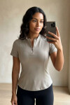 Remera Medio Cierre Oreiro Beige