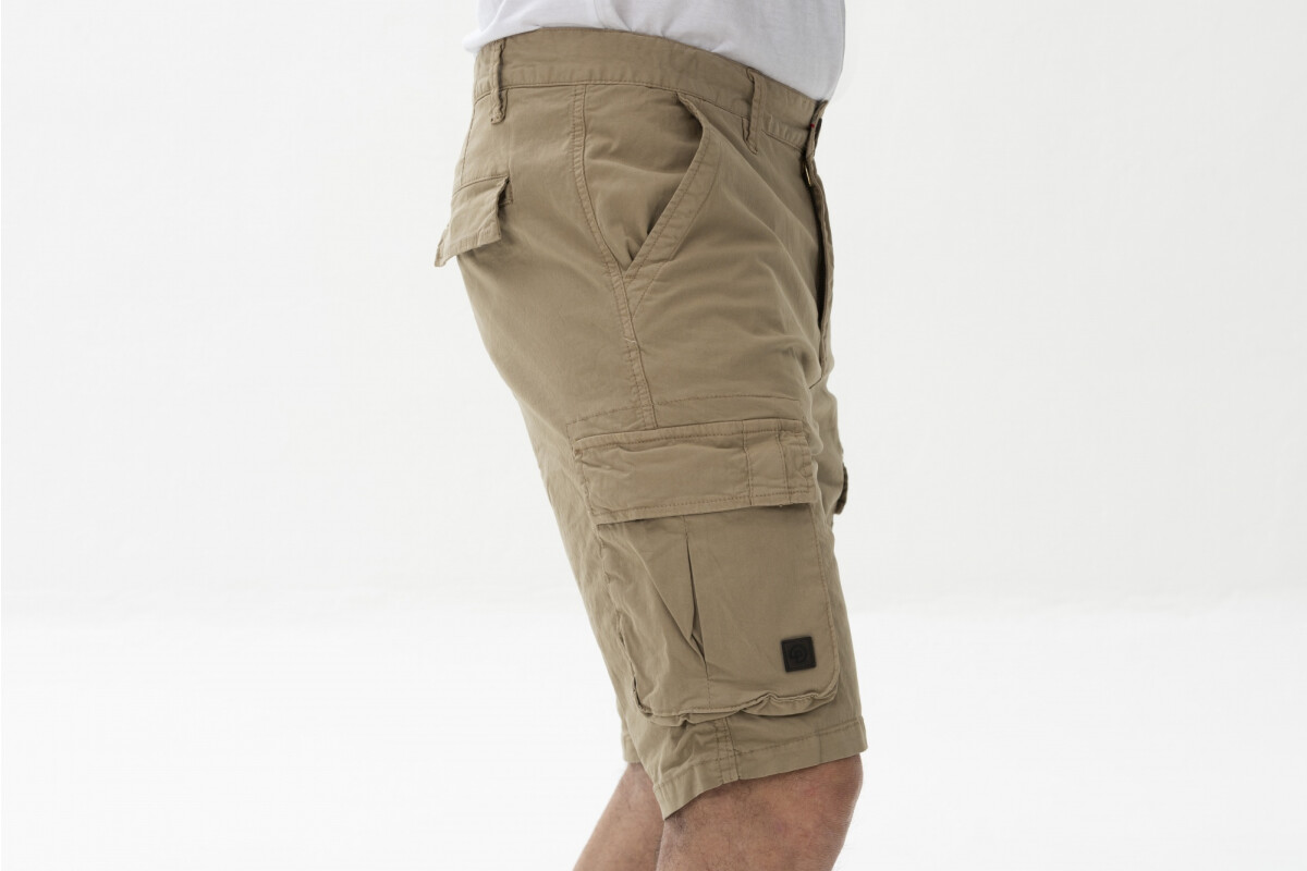BERMUDA CARGO ANTURIO CON TAPA Beige