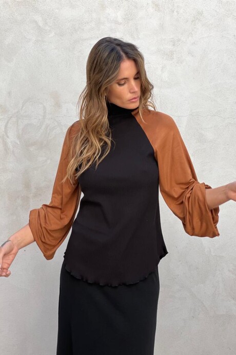 BLUSA JENSINE NEGRO Y CAMEL