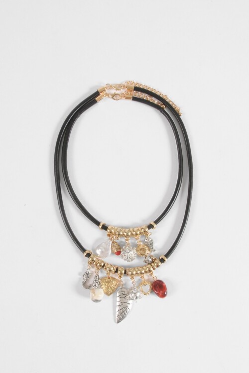 Collar doble cordón dijes negro