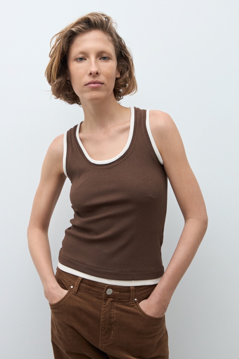 Musculosa superpuesta chocolate