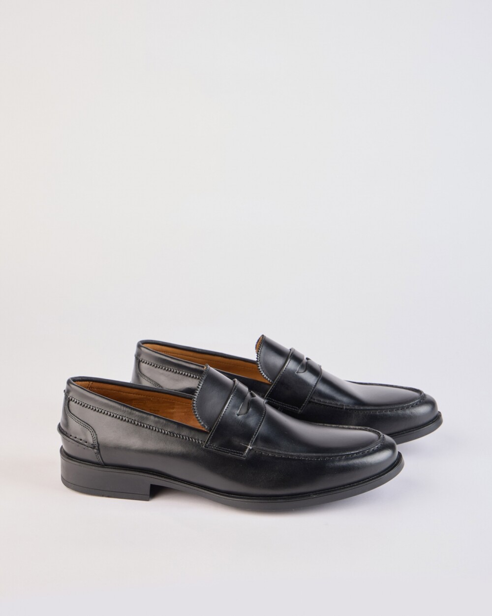 Mocasin Windsor Cuero / Suela Goma - Negro Negro