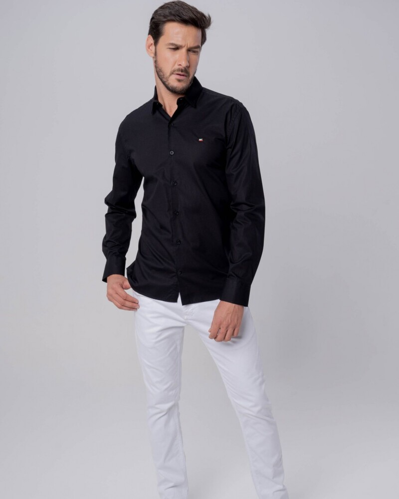 Camisa Negra Slim Manga Larga U