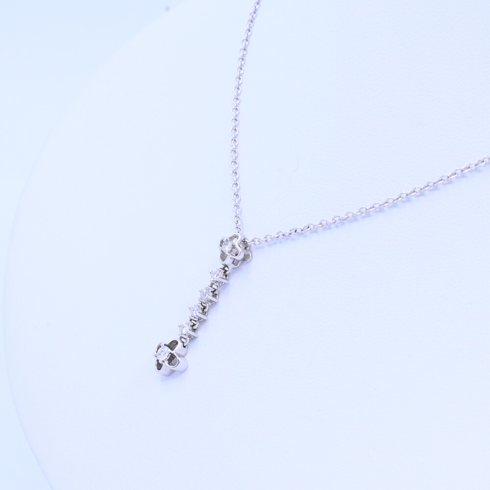 Colgante oro 18k blanco con brillantes. Colgante oro 18k blanco con brillantes.
