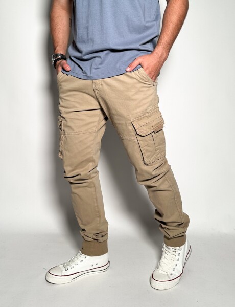 Pantalón cargo con puño León Beige