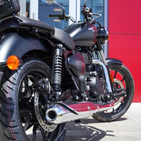 Royal Enfield Meteor 350 Negro