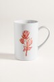 Taza terracota en flor