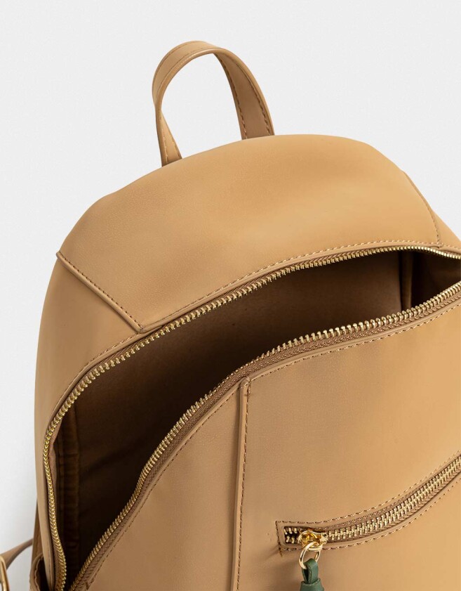 Mochilas Urbanas Mochila Con Charm - Marron Camel