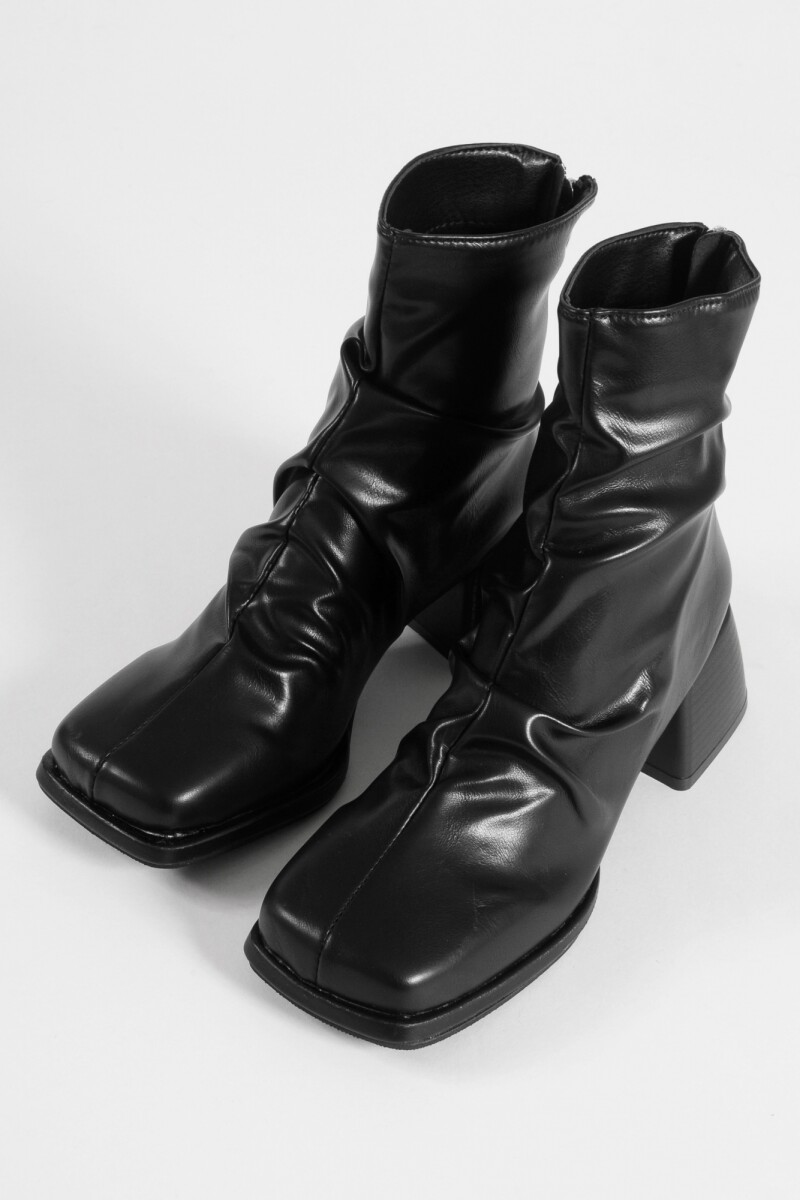 Botas punta cuadrada negro