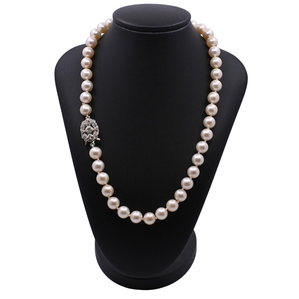 Collar perlas de cultivo y broche oro 18k 2 tonos con brillante y diamantes. Collar perlas de cultivo y broche oro 18k 2 tonos con brillante y diamantes.