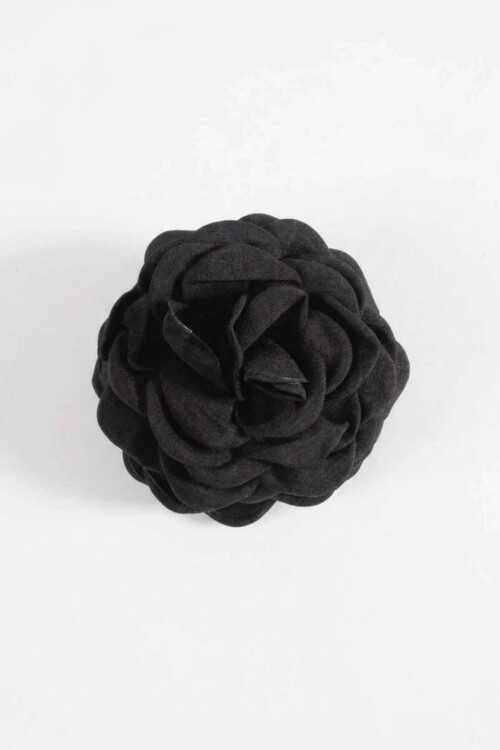 Broche flor negro