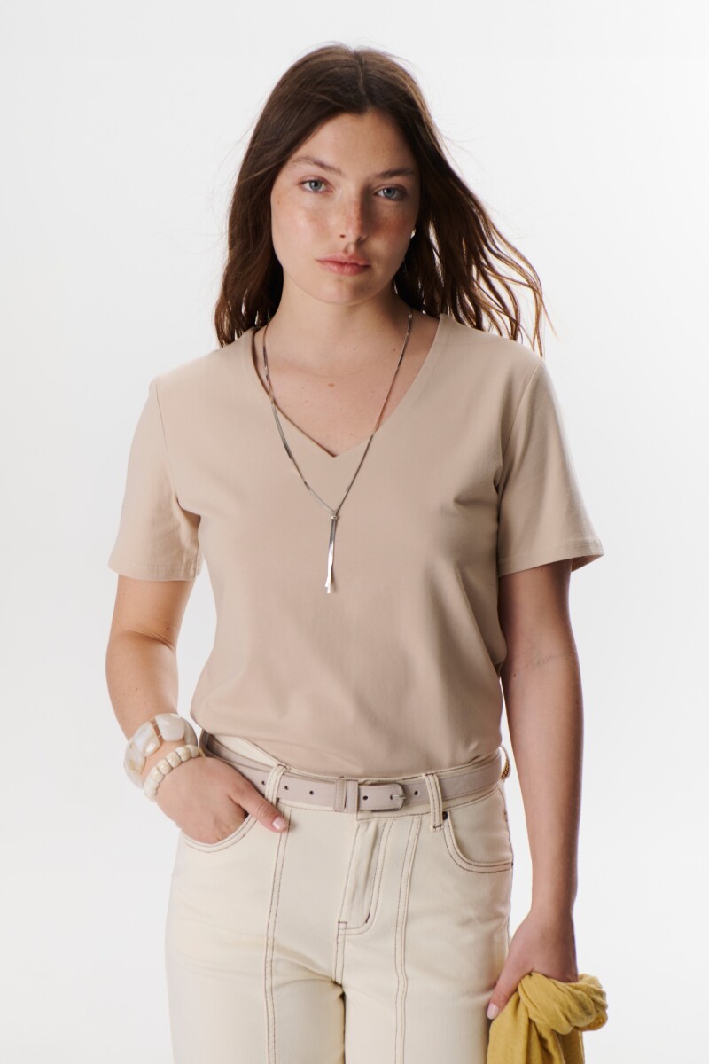 REMERA V DOBLE BEIGE